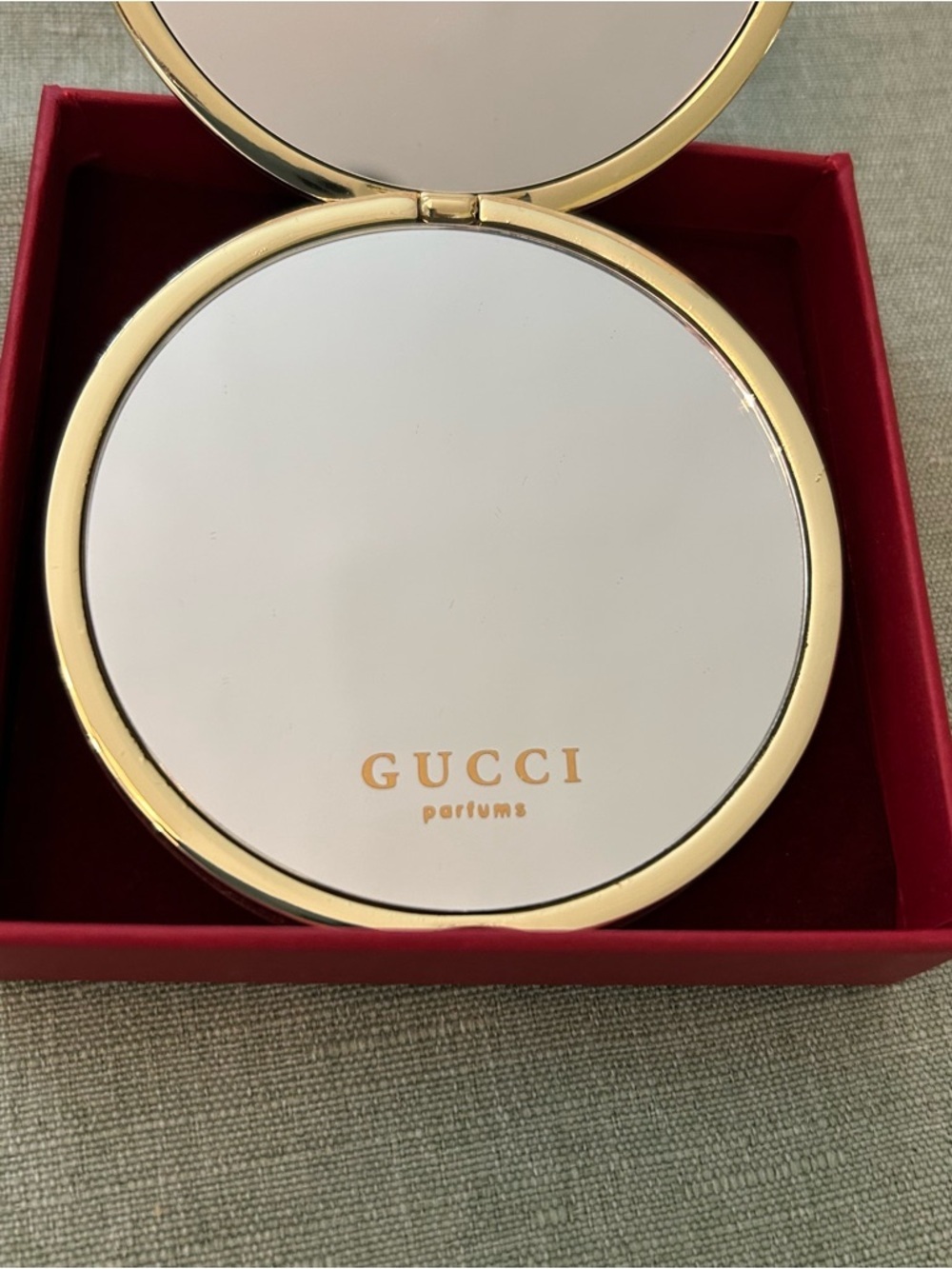 Gucci Gold Embossed Compact with Red Gift Box - Picture 5 of 8